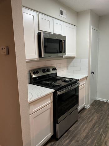 Upgraded Kitchen Northwest Austin Apartments